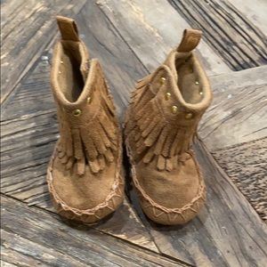 Infant moccasin boots size 2 (3-6 mo)